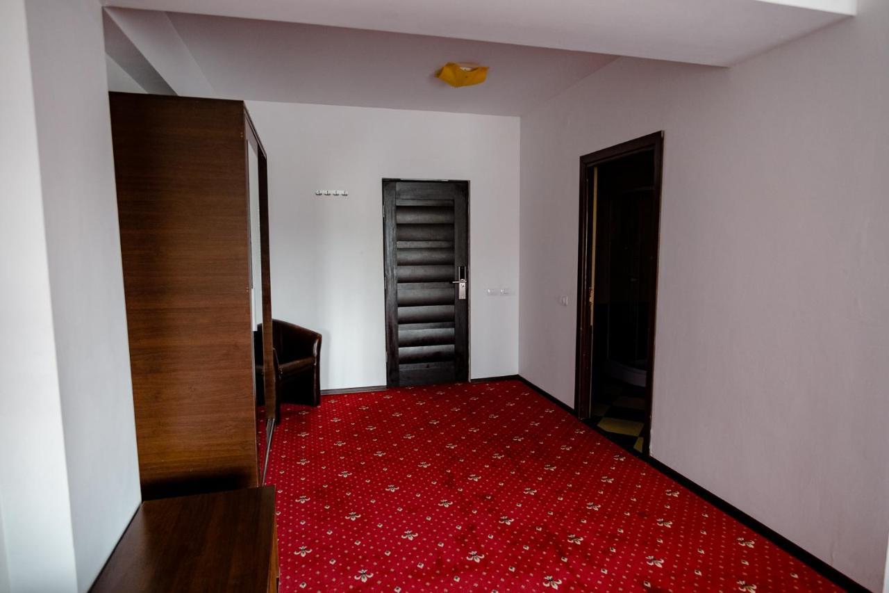 Pensiunea Vialux Bacau Exterior photo